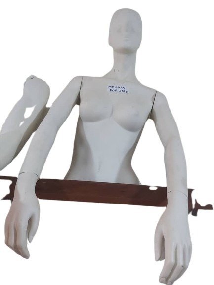 Female Manequin
